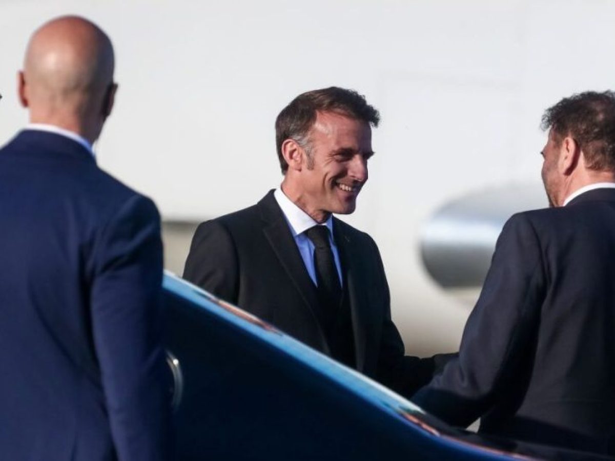 Ποιοι είναι οι 6 Γάλλοι μεγαλοεπιχειρηματίες που συνόδευσαν τον Μακρόν