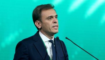 Πυρά Μάντζου για την προ ημερησίας: «Φυγομαχεί ο Κ. Μητσοτάκης»