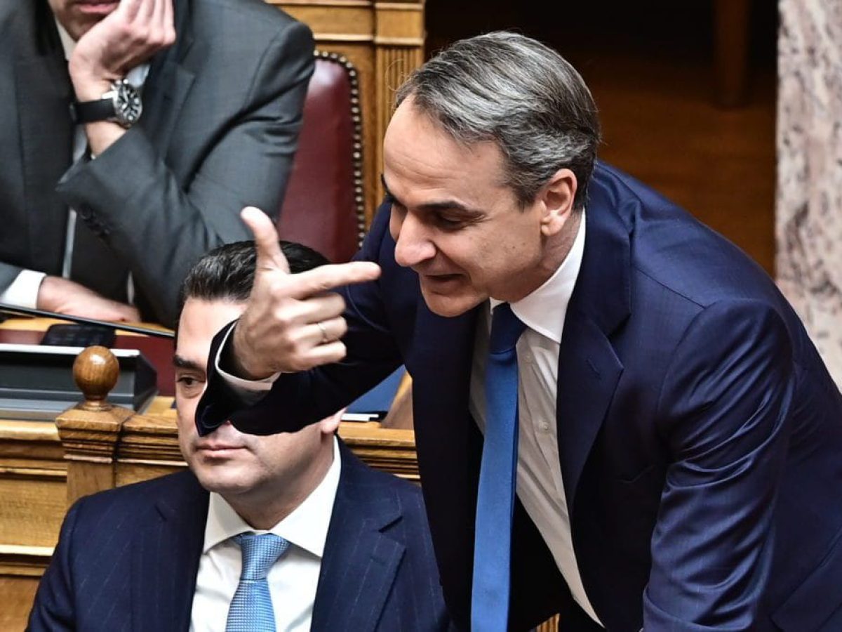 Πόλεμος και σκάνδαλα κλονίζουν την κυβέρνηση