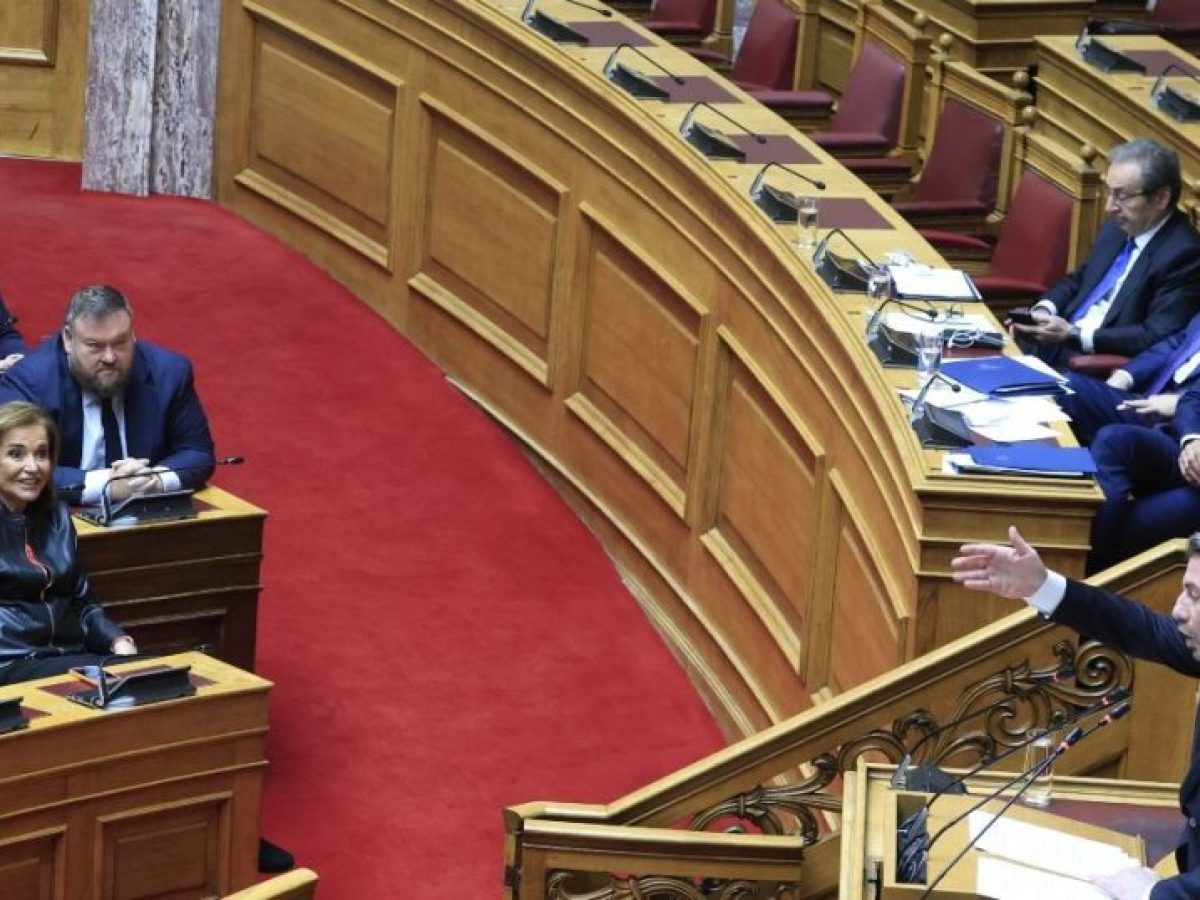 Πολιτική σύγκρουση στη Βουλή: «Κράτος Δικαίου» ή σκάνδαλα; Στα άκρα κυβέρνηση και αντιπολίτευση