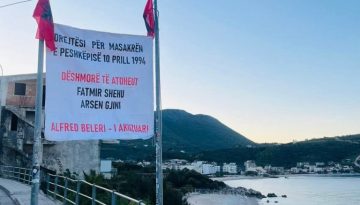 Πρόκληση στη Χειμάρα με πανό κατά του Φρέντη Μπελέρη – Καταγγελίες για απραξία της αλβανικής αστυνομίας