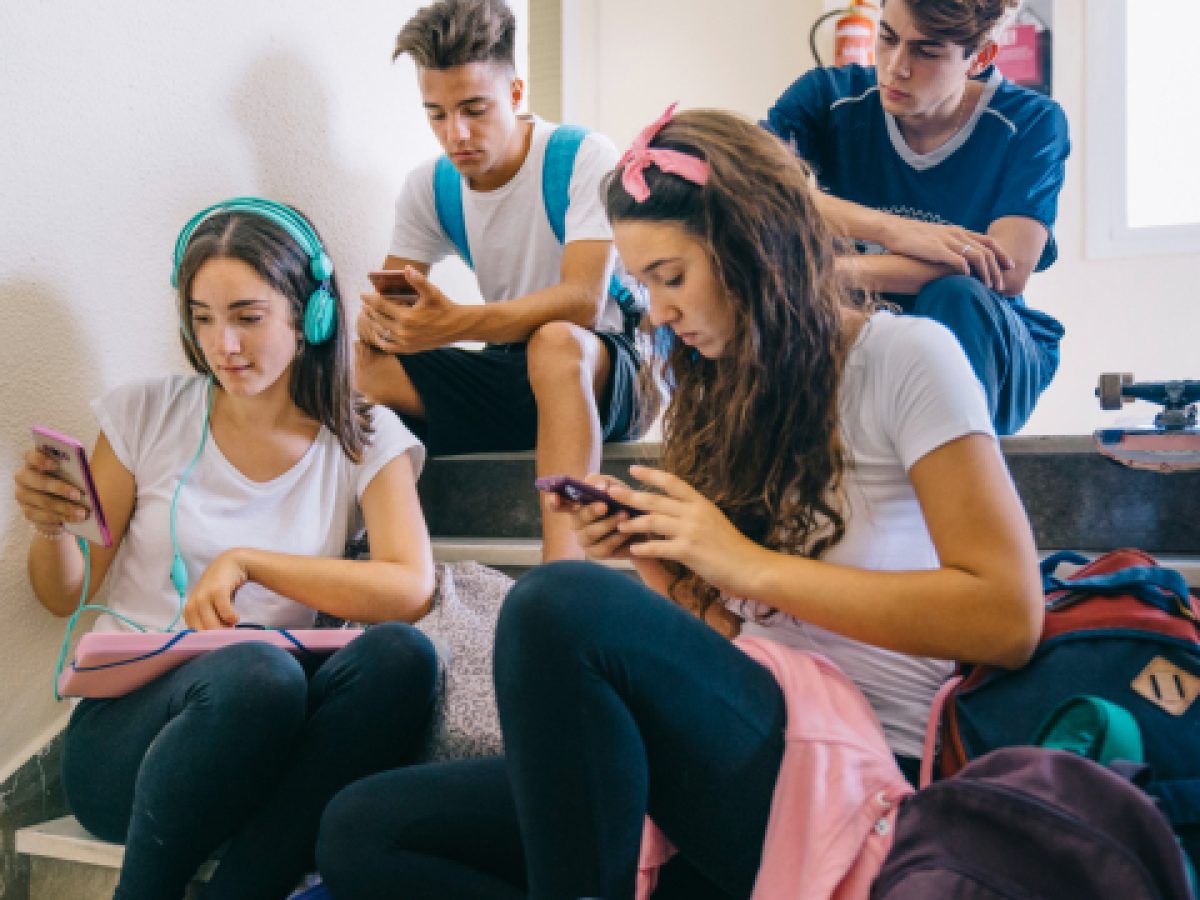 Πρωτοπορεί η Ελλάδα: Εκτενής προβολή από διεθνή ΜΜΕ για την απόφαση Μητσοτάκη να απαγορευτούν τα social media σε ανήλικου