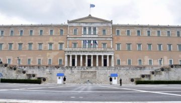 &Pi;&rho;&omicron;&beta;&epsilon;&beta;&lambda;&eta;&mu;έ&nu;&omicron;&sigmaf; &pi;&omicron;&lambda;&iota;&tau;&iota;&kappa;ό&sigmaf; &mu;&epsilon; &laquo;&gamma;&upsilon;&alpha;&lambda;&iota;ά &kappa;ά&mu;&epsilon;&rho;&alpha;&raquo; &gamma;&rho;ά&phi;&epsilon;&iota; &tau;&omicron;&upsilon;&sigmaf; &sigma;&upsilon;&nu;&omicron;&mu;&iota;&lambda;&eta;&tau;έ&sigmaf; &tau;&omicron;&upsilon;