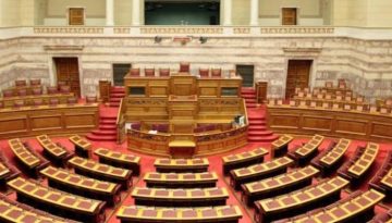 Ψηφίστηκε η άρση της ασυλίας των γαλάζιων βουλευτών