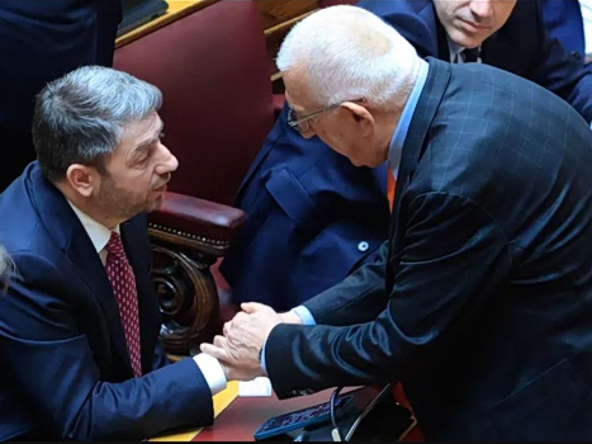 ΠΑΣΟΚ: Δεν ζητήθηκε αναβολή της συζήτησης για το Κράτος Δικαίου – Η επικοινωνία Ανδρουλάκη με τον Κακλαμάνη