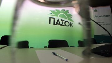 ΠΑΣΟΚ για υποκλοπές: Κάθε μέρα, η δυσωδία από το απόστημα που έχει σπάσει θα πνίγει το παρακράτος του Μαξίμου