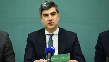 ΠΑΣΟΚ: Ο Γλαβίνας φαβορί για γραμματέας – Ποια άλλα ονόματα που εξετάζονται ως διάδοχοι του Ανδρέα Σπυρόπουλου