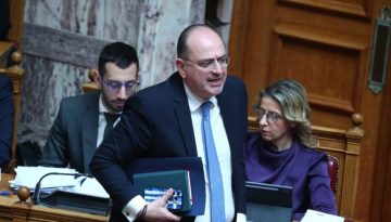 ΠΑΣΟΚ προς κυβέρνηση για τον Μακάριο Λαζαρίδη: Να απαντήσετε για τη 2η πρόσληψή του το 2013