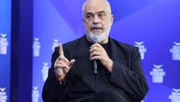 &Rho;ά&mu;&alpha;: &Sigma;&tau;&eta; &Chi;ά&gamma;&eta; &eta; &omicron;&rho;&iota;&omicron;&theta;έ&tau;&eta;&sigma;&eta; &Alpha;&Omicron;&Zeta; &ndash; Έ&kappa;&alpha;&nu;&alpha; &pi;&lambda;ά&kappa;&alpha; ό&tau;&alpha;&nu; &epsilon;ί&pi;&alpha; &laquo;&delta;&epsilon;&nu; &epsilon;ί&sigma;&tau;&epsilon; &alpha;&pi;ό&gamma;&omicron;&nu;&omicron;&iota; &tau;&omicron;&upsilon; &Pi;&lambda;ά&tau;&omega;&nu;&alpha;&raquo;