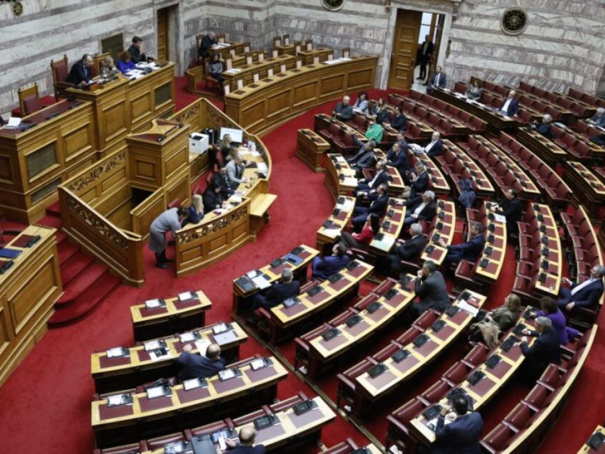 Σε «αναμμένα κάρβουνα» η γαλάζια ΝΔ στη Βουλή για τη δικογραφία