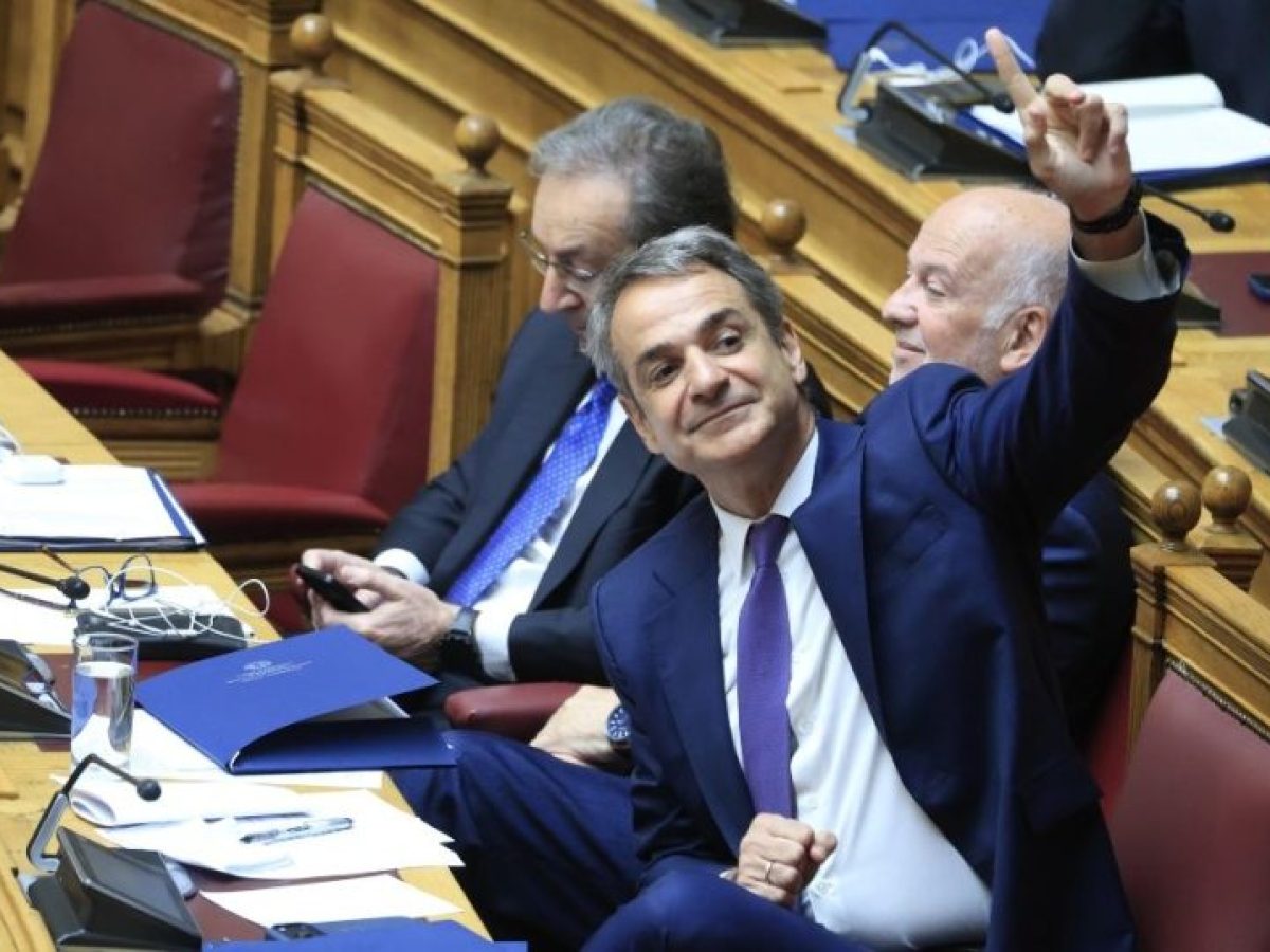 «Σφαγή» στη Βουλή: Μητσοτάκης–Ανδρουλάκης σε ανοιχτή σύγκρουση για κράτος δικαίου, υποκλοπές και εξουσία