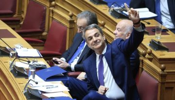 «Σφαγή» στη Βουλή: Μητσοτάκης–Ανδρουλάκης σε ανοιχτή σύγκρουση για κράτος δικαίου, υποκλοπές και εξουσία