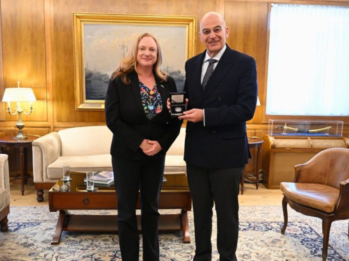 Συνάντηση Δένδια με την πρέσβη της Αυστραλίας για ενίσχυση της συνεργασίας στον αμυντικό τομέα