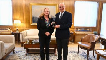 Συνάντηση Δένδια με την πρέσβη της Αυστραλίας για ενίσχυση της συνεργασίας στον αμυντικό τομέα