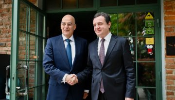 Συνάντηση Δένδια με τον πρωθυπουργό του Κοσόβου στην Πρίστινα, δείτε φωτογραφίες