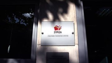 &Sigma;&Upsilon;&Rho;&Iota;&Zeta;&Alpha; &gamma;&iota;&alpha; &omicron;&mu;&iota;&lambda;ί&alpha; &Kappa;&omicron;&beta;έ&sigma;&iota;: &Eta; &kappa;&upsilon;&beta;έ&rho;&nu;&eta;&sigma;&eta; &theta;&alpha; έ&pi;&rho;&epsilon;&pi;&epsilon; ή &nu;&alpha; &alpha;&pi;&alpha;&nu;&tau;ή&sigma;&epsilon;&iota; ή &nu;&alpha; &pi;&alpha;&rho;&alpha;&iota;&tau;&eta;&theta;&epsilon;ί &ndash; &Epsilon;&pi;&iota;&tau;ί&theta;&epsilon;&nu;&tau;&alpha;&iota; &kappa;&alpha;&iota; &upsilon;&beta;&rho;ί&zeta;&omicron;&upsilon;&nu;