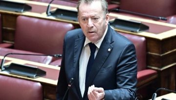&Sigma;&Upsilon;&Rho;&Iota;&Zeta;&Alpha;: &Sigma;&tau;&eta; &Beta;&omicron;&upsilon;&lambda;ή &phi;έ&rho;&nu;&epsilon;&iota; &omicron; &Kappa;ό&kappa;&kappa;&alpha;&lambda;&eta;&sigmaf; &tau;&eta;&nu; &laquo;&alpha;&delta;&iota;&kappa;ί&alpha;&raquo; &gamma;&iota;&alpha; &tau;&omicron;&upsilon;&sigmaf; &tau;&rho;ί&tau;&epsilon;&kappa;&nu;&omicron;&upsilon;&sigmaf; &sigma;&tau;&omicron;&nu; &Kappa;&omicron;&iota;&nu;&omega;&nu;&iota;&kappa;ό &Tau;&omicron;&upsilon;&rho;&iota;&sigma;&mu;ό