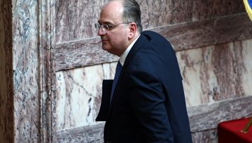 ΣΥΡΙΖΑ για Λαζαρίδη: «Συνεχίζει τα ψέματα για τους ανύπαρκτους τίτλους σπουδών του – Να παραιτηθεί»