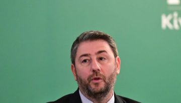 Σκληρή κόντρα ΠΑΣΟΚ – ΝΔ για την αναβολή της προ ημερησίας με καταγγελίες για παραβίαση του Κανονισμού της Βουλής