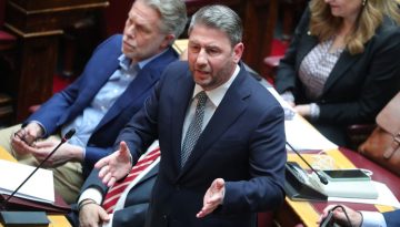 &Sigma;&kappa;&lambda;&eta;&rho;ή &kappa;&rho;&iota;&tau;&iota;&kappa;ή &Alpha;&nu;&delta;&rho;&omicron;&upsilon;&lambda;ά&kappa;&eta;: &laquo;&Kappa;ά&nu;&epsilon;&tau;&epsilon; &nu;&tau;&iota;&lambda;ά&rho;&iota;&sigma;&mu;&alpha; &sigma;&epsilon; &delta;&eta;&mu;ό&sigma;&iota;&alpha; &theta;έ&alpha;&raquo; &ndash; &Alpha;&nu;&tau;&iota;&pi;&alpha;&rho;ά&theta;&epsilon;&sigma;&eta; &mu;&epsilon; &Theta;&epsilon;&omicron;&delta;&omega;&rho;&iota;&kappa;ά&kappa;&omicron;