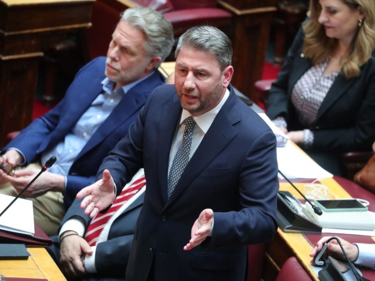 Σκληρή κριτική Ανδρουλάκη: «Κάνετε ντιλάρισμα σε δημόσια θέα» – Αντιπαράθεση με Θεοδωρικάκο