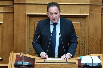 stelios-petsas-thesmiki-grammi-gia