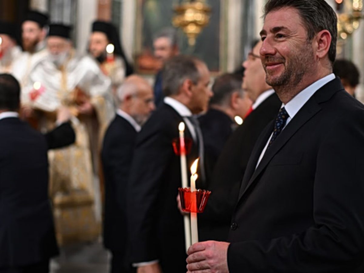 &Sigma;&tau;&eta; &Mu;&eta;&tau;&rho;ό&pi;&omicron;&lambda;&eta; &Alpha;&theta;&eta;&nu;ώ&nu; έ&kappa;&alpha;&nu;&epsilon; &Alpha;&nu;ά&sigma;&tau;&alpha;&sigma;&eta; &omicron; &Nu;ί&kappa;&omicron;&sigmaf; &Alpha;&nu;&delta;&rho;&omicron;&upsilon;&lambda;ά&kappa;&eta;&sigmaf;