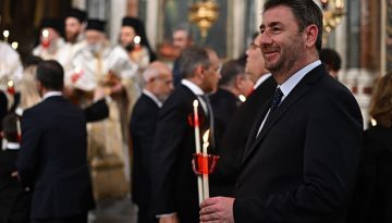 &Sigma;&tau;&eta; &Mu;&eta;&tau;&rho;ό&pi;&omicron;&lambda;&eta; &Alpha;&theta;&eta;&nu;ώ&nu; έ&kappa;&alpha;&nu;&epsilon; &Alpha;&nu;ά&sigma;&tau;&alpha;&sigma;&eta; &omicron; &Nu;ί&kappa;&omicron;&sigmaf; &Alpha;&nu;&delta;&rho;&omicron;&upsilon;&lambda;ά&kappa;&eta;&sigmaf;