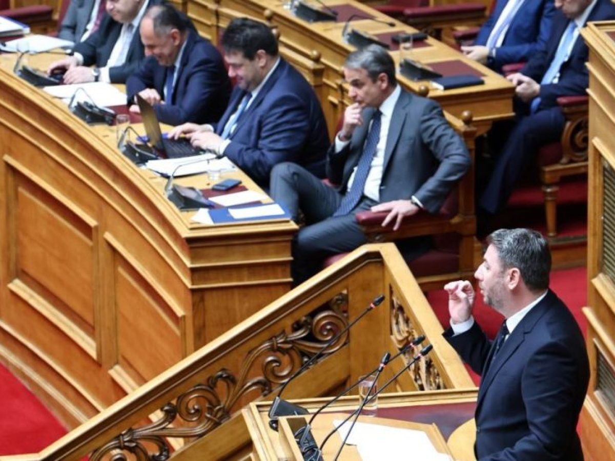 Στη σκιά της περιπέτειας υγείας του Γιώργου Μυλωνάκη η σύγκρουση Μητσοτάκη – Ανδρουλάκη στη Βουλή – Η πρόταση για αναβολή
