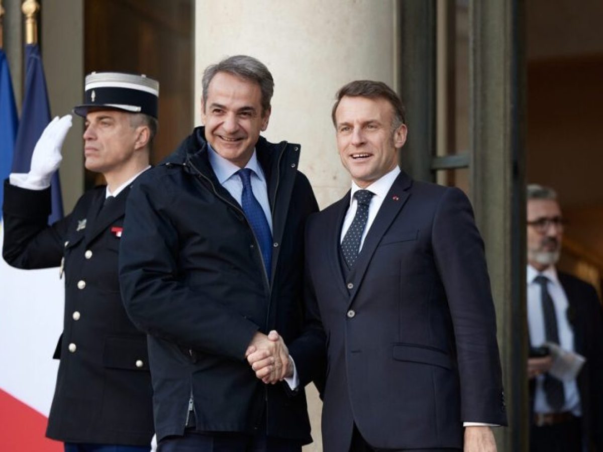 &Sigma;&tau;&eta;&nu; &Alpha;&theta;ή&nu;&alpha; &omicron; &Mu;&alpha;&kappa;&rho;ό&nu; &mu;&epsilon; &laquo;&beta;&alpha;&rho;&iota;ά&raquo; &alpha;&tau;&zeta;έ&nu;&tau;&alpha; &gamma;&iota;&alpha; ά&mu;&upsilon;&nu;&alpha;, &omicron;&iota;&kappa;&omicron;&nu;&omicron;&mu;ί&alpha; &kappa;&alpha;&iota; &gamma;&epsilon;&omega;&pi;&omicron;&lambda;&iota;&tau;&iota;&kappa;ή &ndash; &Tau;&omicron; &mu;ή&nu;&upsilon;&mu;&alpha; &pi;&rho;&omicron;&sigmaf; &tau;&eta;&nu; &Tau;&omicron;&upsilon;&rho;&kappa;ί&alpha;
