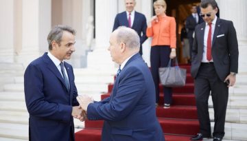&Sigma;&tau;&eta;&nu; &Alpha;&theta;ή&nu;&alpha; &omicron; &pi;&rho;ί&gamma;&kappa;&iota;&pi;&alpha;&sigmaf; &Alpha;&lambda;&beta;έ&rho;&tau;&omicron;&sigmaf; &Beta; &tau;&omicron;&upsilon; &Mu;&omicron;&nu;&alpha;&kappa;ό &ndash; &Epsilon;&pi;&iota;&sigma;&kappa;έ&phi;&theta;&eta;&kappa;&epsilon; &Tau;&alpha;&sigma;&omicron;ύ&lambda;&alpha;-&Mu;&eta;&tau;&sigma;&omicron;&tau;ά&kappa;&eta;, &epsilon;ί&delta;&epsilon; &Delta;&omicron;ύ&kappa;&alpha;