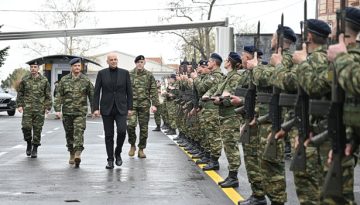 Στην έδρα της Ανώτατης Στρατιωτικής Διοίκησης Θράκης ο Δένδιας – «Σας ευχαριστώ για αυτό που κάνετε εκ μέρους της κυβέρνη