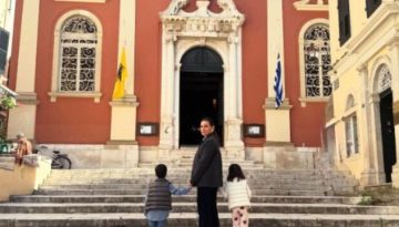 Στην Κέρκυρα με τα δίδυμα παιδιά της για το Πάσχα η Όλγα Κεφαλογιάννη