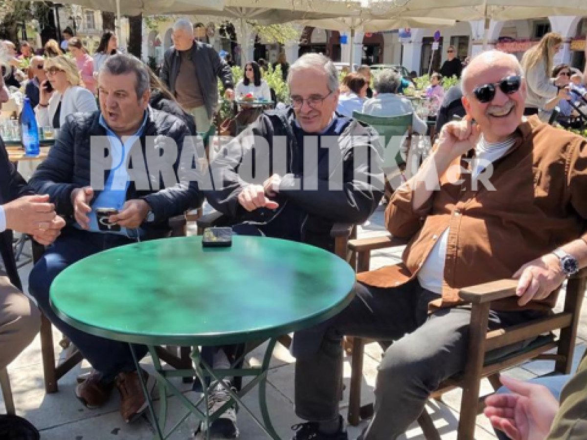 Στην Πύλο ο Αντώνης Σαμαράς για το Πάσχα: Η συνάντηση και η χαλαρή κουβέντα με Μεϊμαράκη και Χρυσομάλλη στην πλατεία (Εικ