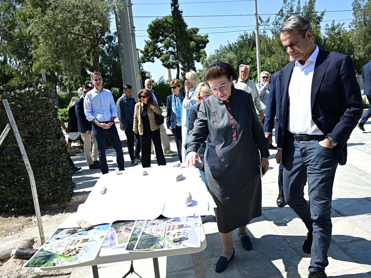 Στην Βασιλίσσης Ολγας ο Μητσοτάκης – Περιηγήθηκε στα έργα ανάπλασης