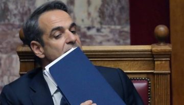 Στις πόσες ατομικές αξιολογήσεις κόβεται ο Μητσοτάκης;