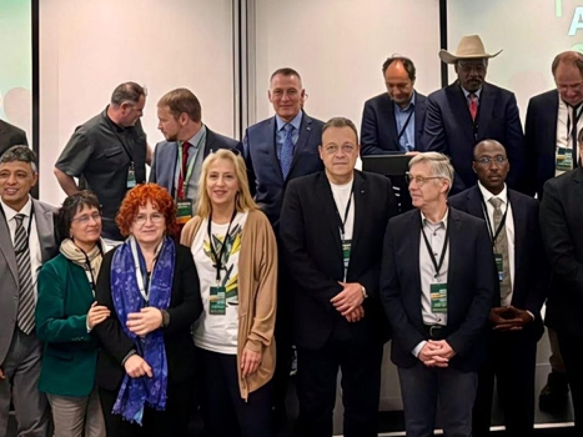 Στο συνέδριο του Σιν Φέιν ο Φάμελλος – «Απαιτείται ένα παγκόσμιο ειρηνικό, αντιπολεμικό και αντιπυρηνικό κίνημα»