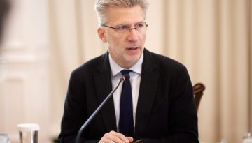 &Sigma;&tau;&omicron; &sigma;&tau;ό&chi;&alpha;&sigma;&tau;&rho;&omicron; &tau;&omega;&nu; &laquo;&gamma;&alpha;&lambda;ά&zeta;&iota;&omega;&nu;&raquo; &Sigma;&kappa;έ&rho;&tau;&sigma;&omicron;&sigmaf; &kappa;&alpha;&iota; &lambda;&omicron;&iota;&pi;&omicron;ί &epsilon;&xi;&omega;&kappa;&omicron;&iota;&nu;&omicron;&beta;&omicron;&upsilon;&lambda;&epsilon;&upsilon;&tau;&iota;&kappa;&omicron;ί