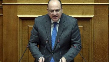 Στο στόχαστρο του ΣΥΡΙΖΑ ο Λαζαρίδης για τα πτυχία