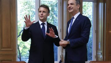&Tau;&alpha; &delta;ώ&rho;&alpha; &tau;&omicron;&upsilon; &Mu;&alpha;&kappa;&rho;ό&nu; &sigma;&tau;&omicron;&nu; &Mu;&eta;&tau;&sigma;&omicron;&tau;ά&kappa;&eta;: &Tau;&omicron; &pi;&omicron;&delta;ή&lambda;&alpha;&tau;&omicron; &mu;&epsilon; &tau;&alpha; &alpha;&rho;&chi;&iota;&kappa;ά &Kappa;.&Mu;. &kappa;&alpha;&iota; &tau;&omicron; &iota;&delta;&iota;&alpha;ί&tau;&epsilon;&rho;&omicron; &beta;ά&zeta;&omicron;