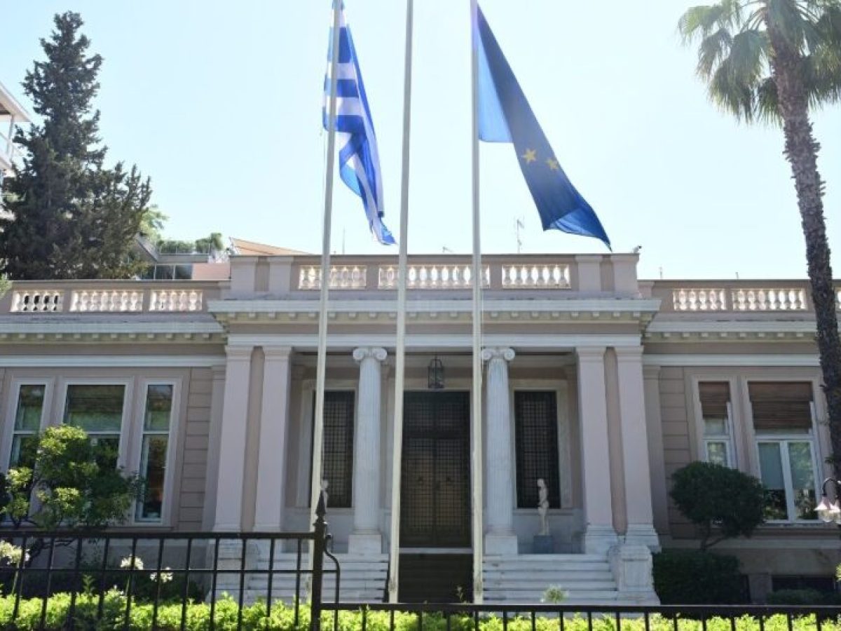 Τα λαγωνικά του Μαξίμου και ο Πίνατ