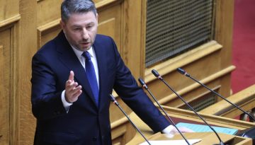 &Tau;&alpha; &lambda;ά&theta;&eta; &tau;&omicron;&upsilon; &Nu;. &Alpha;&nu;&delta;&rho;&omicron;&upsilon;&lambda;ά&kappa;&eta; &kappa;&alpha;&iota; &eta; &pi;&omicron;&rho;&epsilon;ί&alpha; &sigma;&epsilon; &mu;&iota;&alpha; &laquo;No Man&rsquo;s Land&raquo;