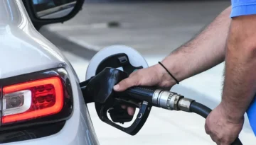 Τα νέα μέτρα που εξετάζει η κυβέρνηση για να αντιμετωπίσει την ακρίβεια – Καύσιμα, σούπερ μάρκετ και ενέργεια στην ατζέντ