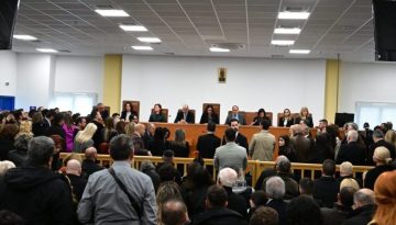 &Tau;έ&mu;&pi;&eta;: &Sigma;&tau;&omicron;ί&chi;&eta;&mu;&alpha; &mu;&epsilon; &alpha;&nu;&tau;&iota;&xi;&omicron;ό&tau;&eta;&tau;&epsilon;&sigmaf; &eta; &omicron;&mu;&alpha;&lambda;ή &delta;&iota;&epsilon;&xi;&alpha;&gamma;&omega;&gamma;ή &tau;&eta;&sigmaf; &delta;ί&kappa;&eta;&sigmaf; &sigma;&tau;&eta; &Lambda;ά&rho;&iota;&sigma;&alpha;