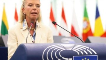 Την ασφάλεια των πλοίων στα Στενά του Ορμούζ ζητά με ερώτηση η Βόζεμπεργκ