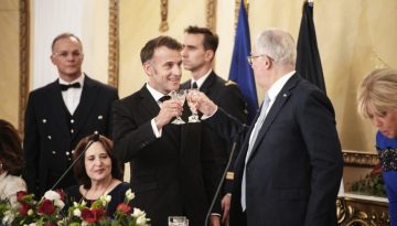 &Tau;&omicron; &delta;&epsilon;ί&pi;&nu;&omicron; &sigma;&tau;&omicron; &Pi;&rho;&omicron;&epsilon;&delta;&rho;&iota;&kappa;ό &ndash; &Tau;&omicron; &zeta;&epsilon;ύ&gamma;&omicron;&sigmaf; &Mu;&alpha;&kappa;&rho;ό&nu;, &omicron; &Tau;&alpha;&sigma;&omicron;ύ&lambda;&alpha;&sigmaf;, &omicron; &Mu;&eta;&tau;&sigma;&omicron;&tau;ά&kappa;&eta;&sigmaf; &kappa;&alpha;&iota; &omicron;&iota; &pi;&alpha;&rho;ό&nu;&tau;&epsilon;&sigmaf; (&Beta;ί&nu;&tau;&epsilon;&omicron;, &Epsilon;&iota;&kappa;ό&nu;&epsilon;&sigmaf;)