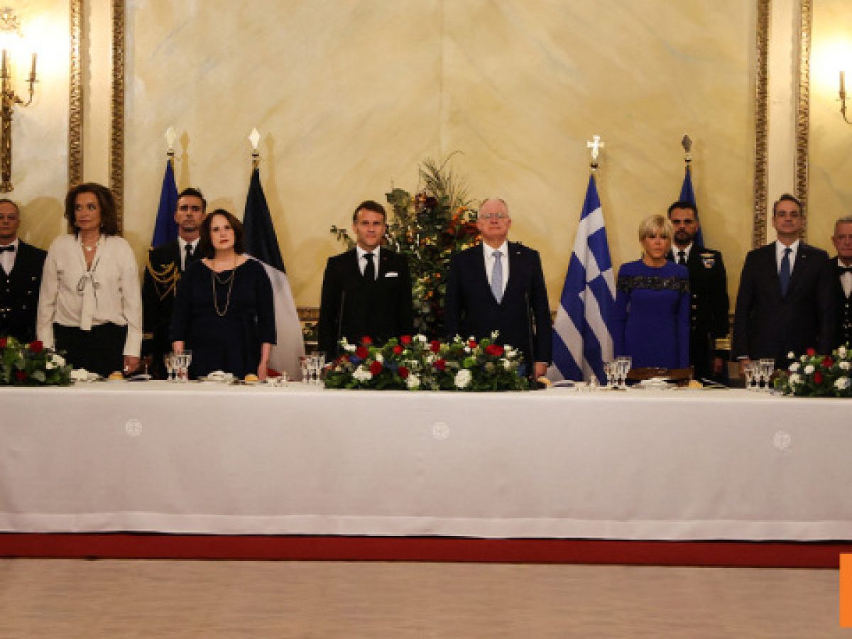Το «Ελλάς-Γαλλία-Συμμαχία» είναι σήμερα πιο επίκαιρο από ποτέ είπε ο Μακρόν στα ελληνικά στο δείπνο Τασούλα στο προεδρικό