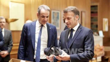 Το ελληνικό δώρο – έκπληξη του Μητσοτάκη στον Μακρόν