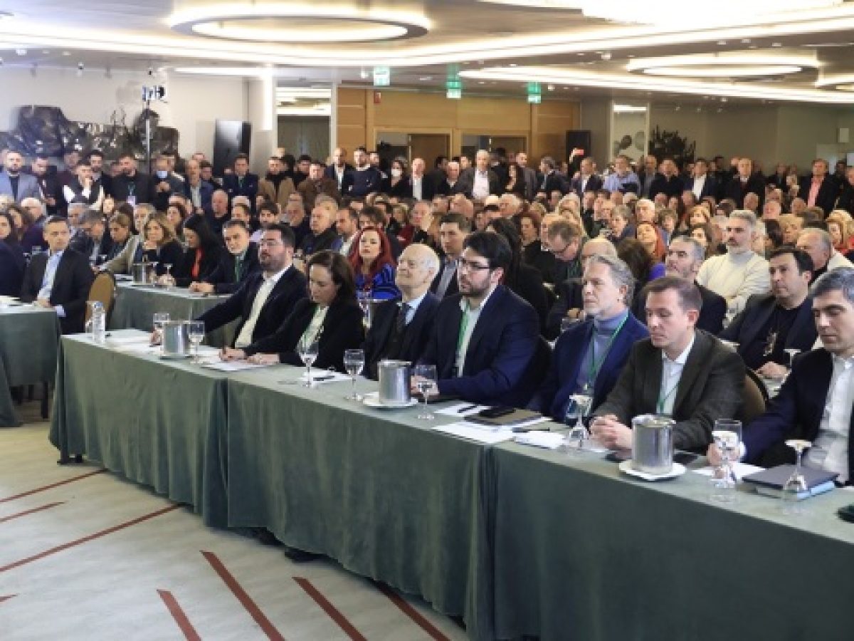 &Tau;&omicron; &Pi;&Alpha;&Sigma;&Omicron;&Kappa; &laquo;&tau;&rho;έ&chi;&epsilon;&iota;&raquo; &nu;&alpha; &pi;&rho;&omicron;&lambda;ά&beta;&epsilon;&iota; &Tau;&sigma;ί&pi;&rho;&alpha; &kappa;&alpha;&iota; &Kappa;&alpha;&rho;&upsilon;&sigma;&tau;&iota;&alpha;&nu;&omicron;ύ &ndash; &Tau;&eta;&nu; &Kappa;&upsilon;&rho;&iota;&alpha;&kappa;ή &sigma;&upsilon;&nu;&epsilon;&delta;&rho;&iota;ά&zeta;&epsilon;&iota; &eta; &Kappa;&epsilon;&nu;&tau;&rho;&iota;&kappa;ή &Epsilon;&pi;&iota;&tau;&rho;&omicron;&pi;ή, &pi;&omicron;&iota;&omicron;&sigmaf; &pi;ά&epsilon;&iota; &gamma;&iota;&alpha; &gamma;&rho;&alpha;&mu;&mu;&alpha;