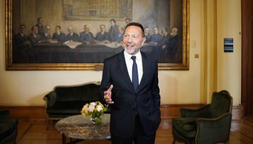 &Tau;&omicron; &pi;&alpha;&rho;&alpha;&sigma;&kappa;ή&nu;&iota;&omicron; &tau;&eta;&sigmaf; &tau;&rho;ί&tau;&eta;&sigmaf; &theta;&eta;&tau;&epsilon;ί&alpha;&sigmaf; &Sigma;&tau;&omicron;&upsilon;&rho;&nu;ά&rho;&alpha; &sigma;&tau;&eta;&nu; &Tau;&tau;&Epsilon;